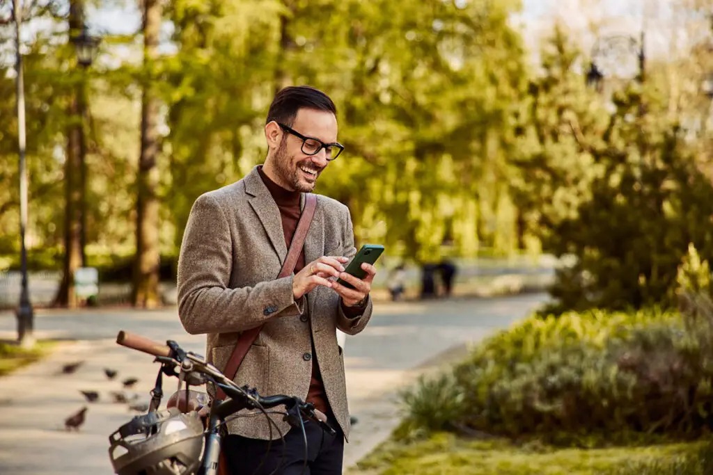 internal sales rep contacting a lead while commuting